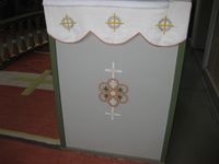 Alterduk Veum kyrkje 2010. Bare endestykka er brodera