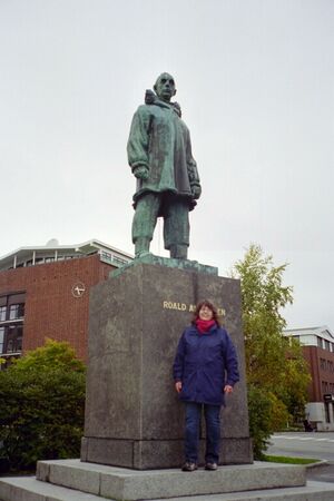 Amundsenstatue.JPG