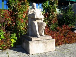 Anders Sandvig skulptur Lillehammer 2013.jpg