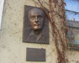 André Bjerke relieff Schønings gate 25A Oslo.jpg