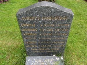 Andreas Aubert gravminne.jpg