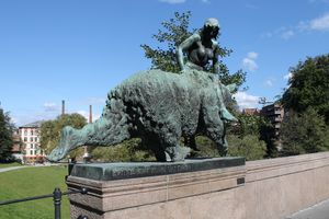 Ankerbrua (Eventyrbrua) i Oslo - Kvitebjørn Kong Valemon.JPG