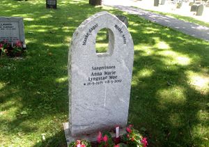 Anna Marie Lyngstad Moe gravminne Gamlebyen gravlund.jpg
