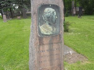 Anna Mossevig gravminne.jpg