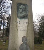 Kvinnepioneren Anne Holsen (1856 - 1913) er gravlagt på Nordre gravlund. Foto: Stig Rune Pedersen