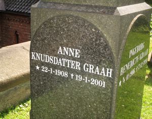 Anne Knudsdatter Graah familiegravminne.JPG