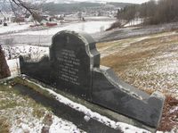 Anton Balkes storslagne familiegravsted. Nedafor ligger Rognstadgardene.