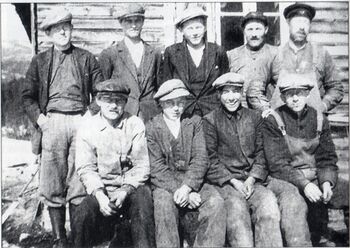 Arbeidarar ved Skreosen sag og høvleri i 1930åra .jpg