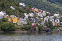 Arbeidarbustadar i Odda. Foto: Leif-Harald Ruud (2023).