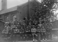 12. Arbeidere ved Vestfos Cellulosefabrik (oeb-194013).jpg