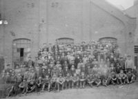 15. Arbeidere ved Vestfos Cellulosefabrik (oeb-194016).jpg