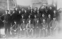 120. Arbeidere ved Vestfos Cellulosefabrik i 1935 (oeb-178926).jpg