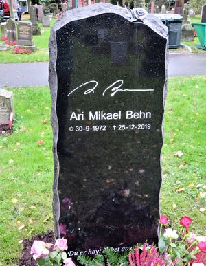 Ari Behn gravminne 2020.JPG
