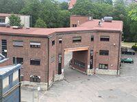 Arkitektur- og designhøgskolen i Oslo i Maridalsveien 29, sett fra Gamle Aker kirkegård. Foto: Stig Rune Pedersen (2023)