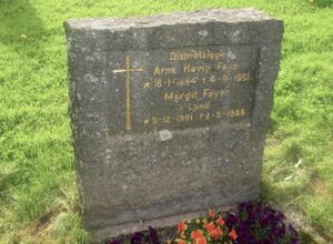 Arne Havig Faye gravminne.jpg