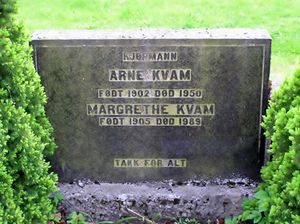 Arne Kvams gravminne.jpg