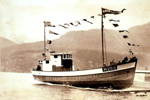 Arne Longva sjøsetting.jpg