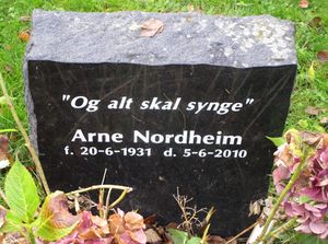 Arne Nordheim gravminne Oslo.jpg