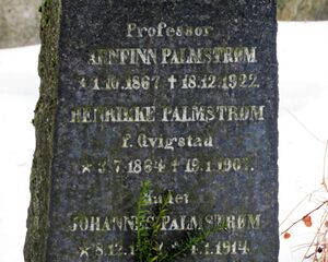 Arnfinn Palmstrøm gravminne.JPG