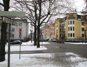 Arno Bergs plass Oslo 2013.jpg