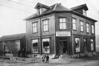 Arthur Olaussen åpnet Landhandleri i Strømsveien 43 allerede i 1908.