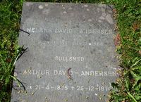 Gravminnet til gullsmed Arthur David-Andersen. Foto: Stig Rune Pedersen