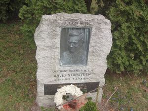 Arvid Storsveen gravminne.jpg