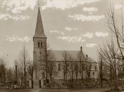 Asker kirke, trolig tidlig på 1900-tallet. Foto: C. Christensen Thomhav/Riksantikvaren