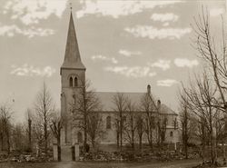 Asker kirke, trolig tidlig på 1900-tallet. Foto: C. Christensen Thomhav/Riksantikvaren