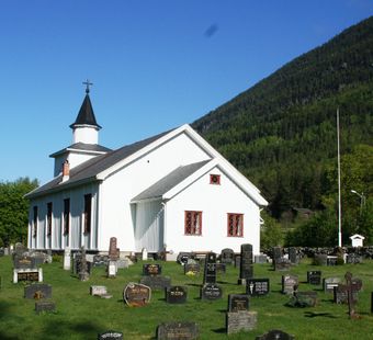 Atråkyrkje19.06.2011.jpg