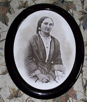 Augusta Mjøen ung.png