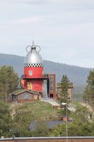 Flåklypatoppen med måneraketten «Lapollo XIII» og Reodor Felgens verksted åpna i 2014. Foto: Chris Nyborg (2014).