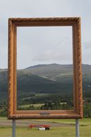 Aukrusts kjærlighet til Alvdal er tydelig: Hvorfor male et bilde når man kan ramme inn sjølve Alvdal? Foto: Chris Nyborg (2014).