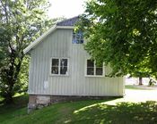 Eldre bygning ved Austad gård, sørøst for hovedbygningen. Foto: Stig Rune Pedersen