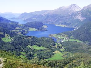 Austefjorden vestover fra Gjersdalshornet.jpg