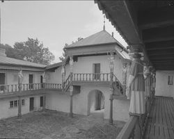 Svalgang på Austråt. Foto: Jac Brun/Nasjonalbiblioteket (1964).