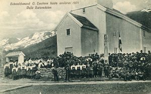 Avduking av Olav Knutsson Tveiten-bauta.jpg