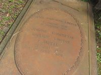 Liggende jernplate på Vestre Aker kirkegård, omkr. 1911. Foto: Stig Rune Pedersen