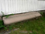 Sittestein av grorudgranitt ved våningshuset, Bånkall gård, av samme type som dem på Sannerbrua over Akerselva. Foto: Stig Rune Pedersen