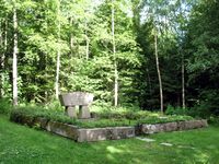 Monumentet på nedre rettersted. Foto: Siri Johannessen (2016).