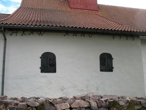 Bærum, Tanum kirke - gravkapell 1713 fra nord.JPG