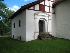 Bærum, Tanum kirke - gravkapell 1713 fra nordvest.JPG