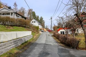 Bærum Gamle Grav vei 230427.jpg