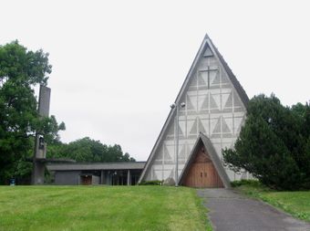 Bakkehaugen kirke Oslo 2014.jpg