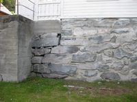 Bandaksli. Høgdemerke for flaumen i 1927. (Foto: Olav Momrak-Haugan, 2011)