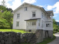 Bandaksli. Hovudbygningen. (Foto: Olav Momrak-Haugan, 2011)