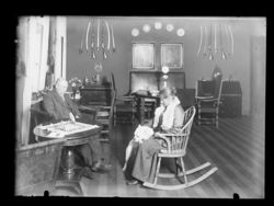 Barbra Ring i sitt hjem. Foto: Narve Skarpmoen.