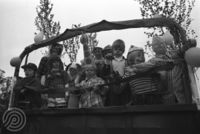 1980. Et helt billass med klovner.Foto: John H. Berthung / Sør-Troms museum