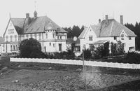 Administrasjonsbygget og Bestyrerbolig på Bastøy skolehjem (1900) Foto: Narve Skarpmoen