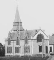Bastøy kirke (2. etg), skolebygning i 1. etg. (1900) Foto: Narve Skarpmoen